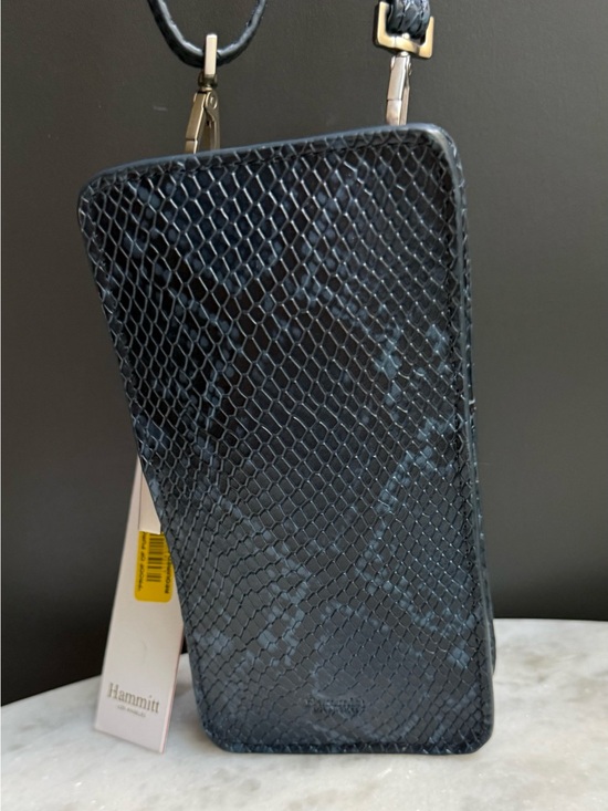 Hammitt Handbags - NWT Hammitt 424 Cellphone Crossbody Bag in “Bay Blue” Snake Leather